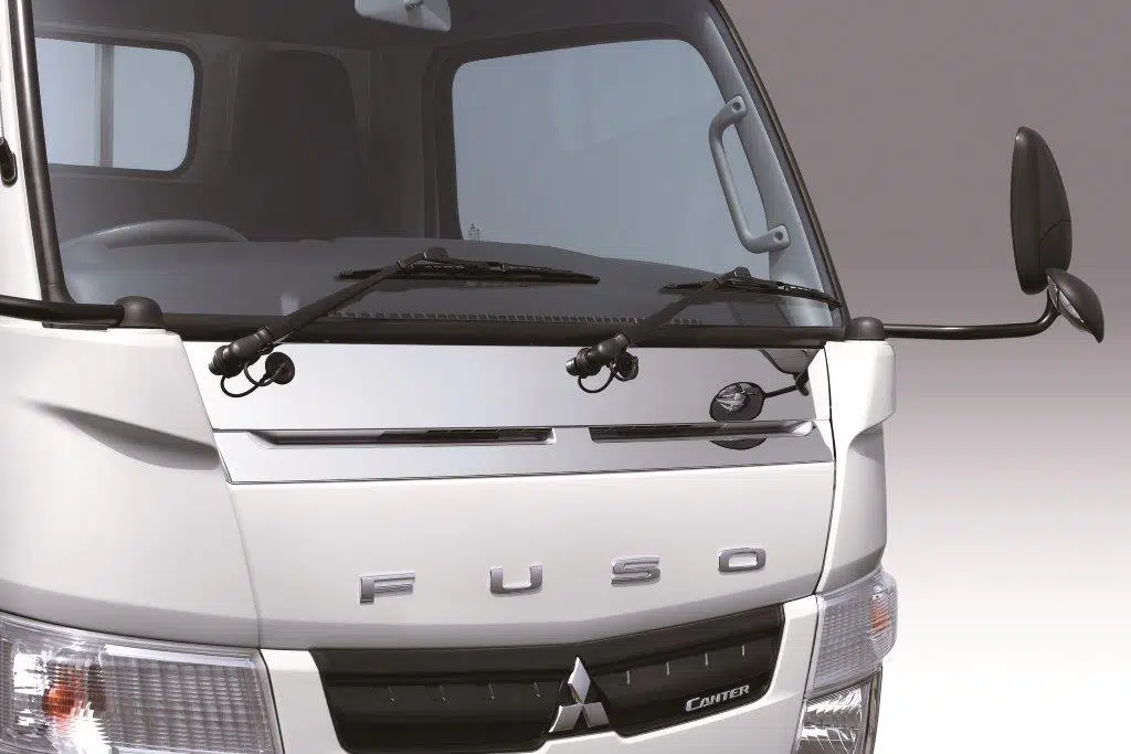 Met de FUSO chroomdelen kunt u uw eigen persoonlijke FUSO Canter ontwerpen. De FUSO chroomdelen bestaan uit drie componenten: Chromen frontkap, chromen randkap, chromen afdekrooster.