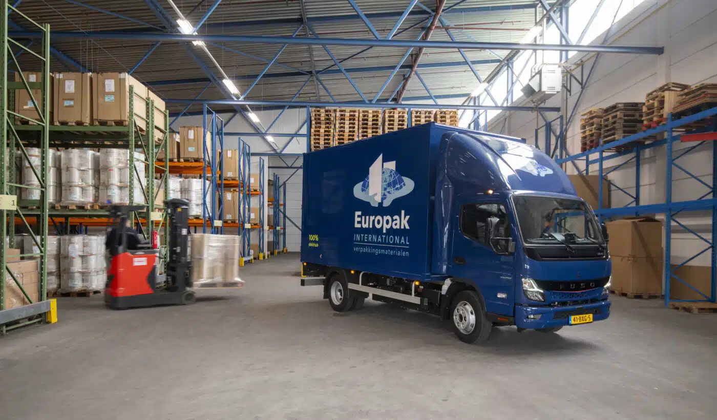 Handelsonderneming Europak heeft als een van de allereerste bedrijven in Nederland de nieuwe volledig elektrisch aangedreven FUSO eCanter in gebruik genomen.