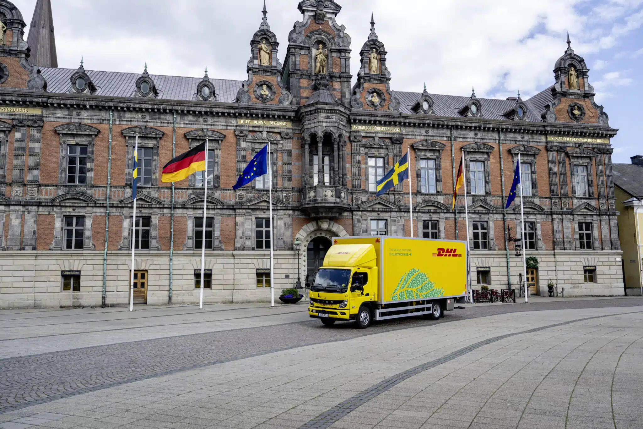 FUSO eCanter in Schweden: Falkenklev Logistik fährt elektrisch für DHL in MalmöFUSO eCanter in Sweden: Falkenklev Logistik electrifies its routes for DHL in Malmö